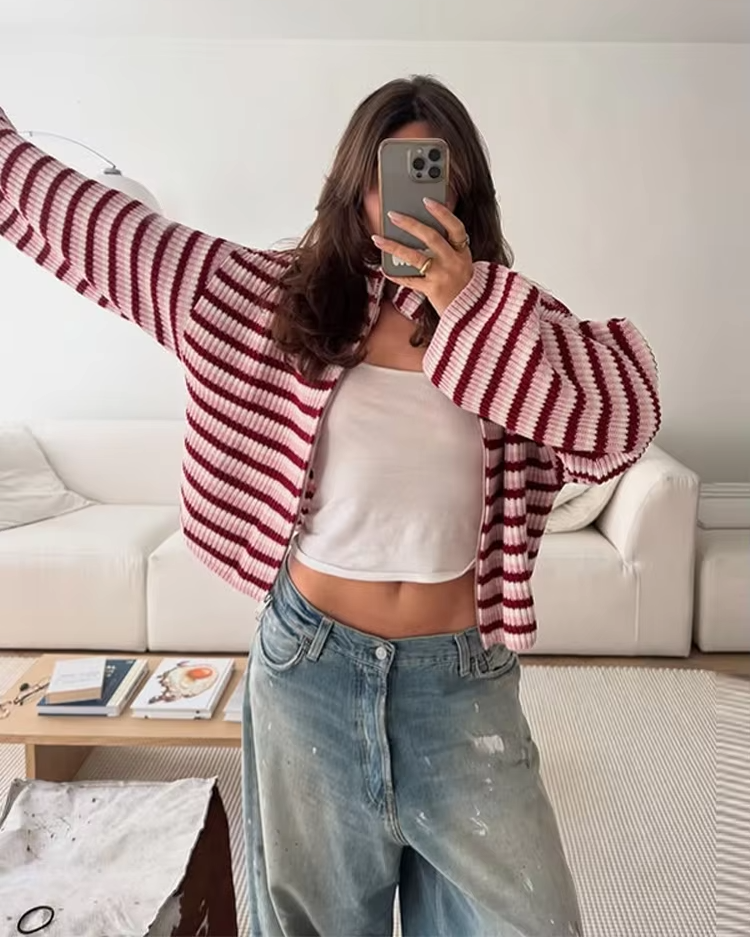 Dettaglio texture costolata maglione a collo alto donna