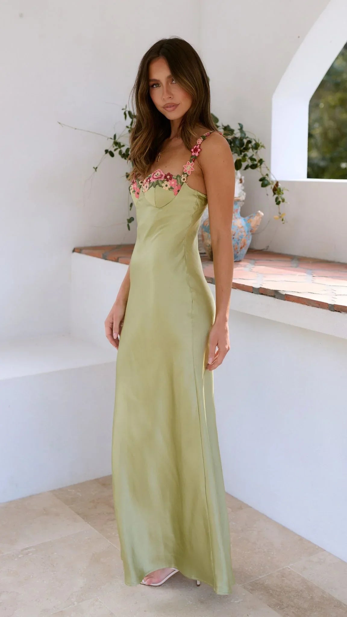 Abito lungo donna verde chiaro vista frontale