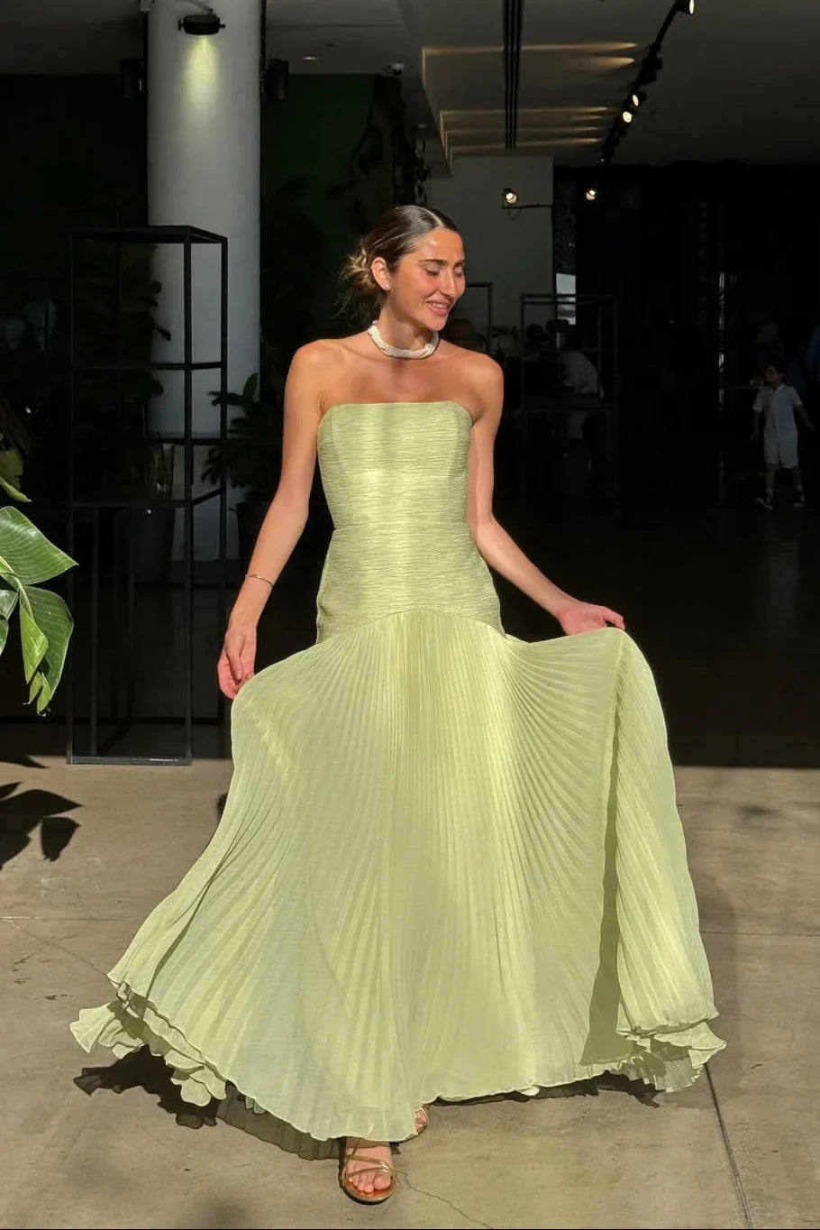 Tessuto morbido e fluido del maxi dress verde da donna