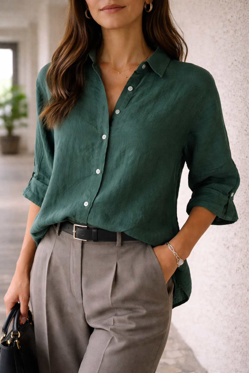 Camicia Mira donna maniche lunghe, vestibilità comoda per uso quotidiano e occasioni speciali
