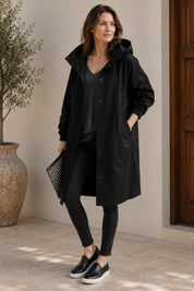 Nubia giacca antipioggia donna oversize colore nero dettaglio cappuccio