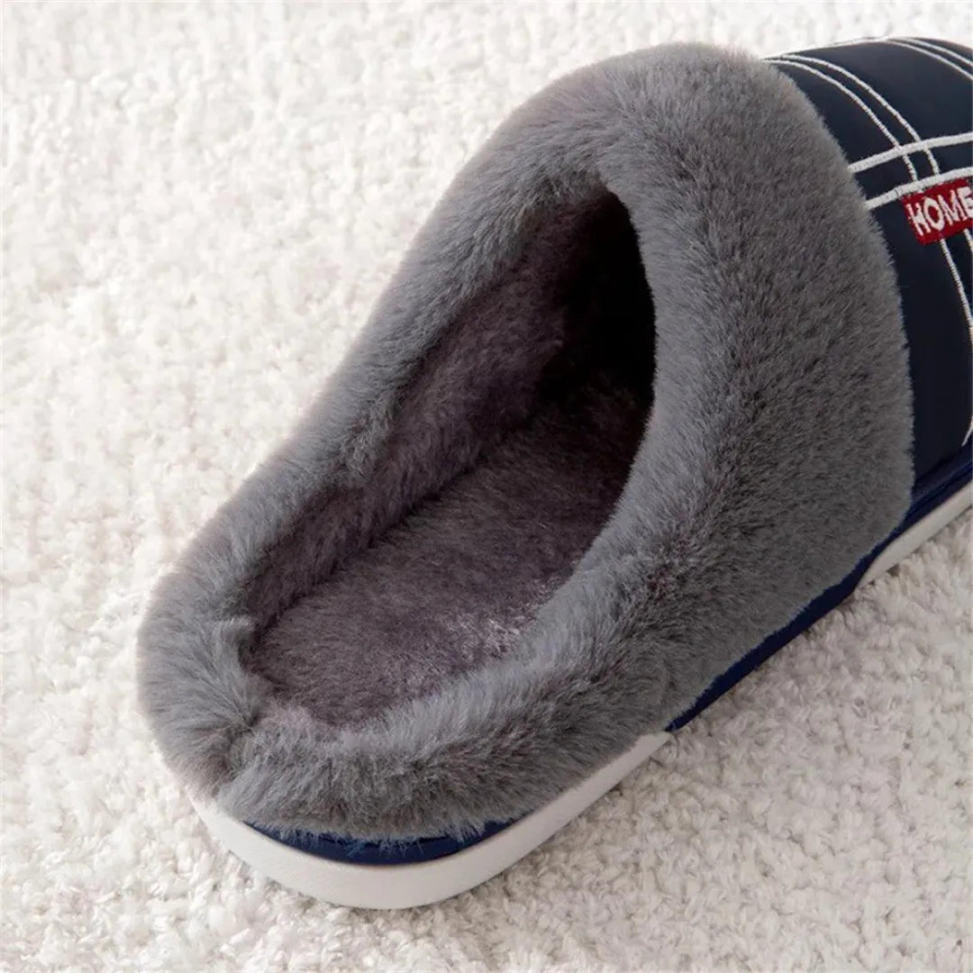 Vista frontale delle pantofole in cotone peluche grigio Relax