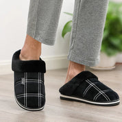 Pantofole unisex Relax in peluche marrone, design minimalista