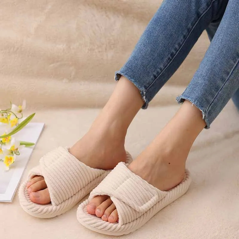 Dettaglio fodera ecopelliccia morbida pantofole donna four season