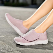 Scarpe ortopediche donna gravidanza gonfiore vista dall'alto colore rosa