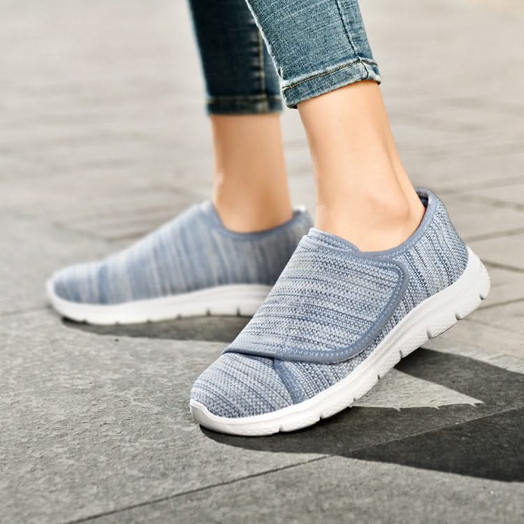 Vista frontale scarpe ortopediche donna piedi gonfi colore blu