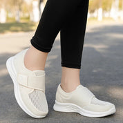 Scarpe ortopediche donna traspiranti con chiusura regolabile vista laterale