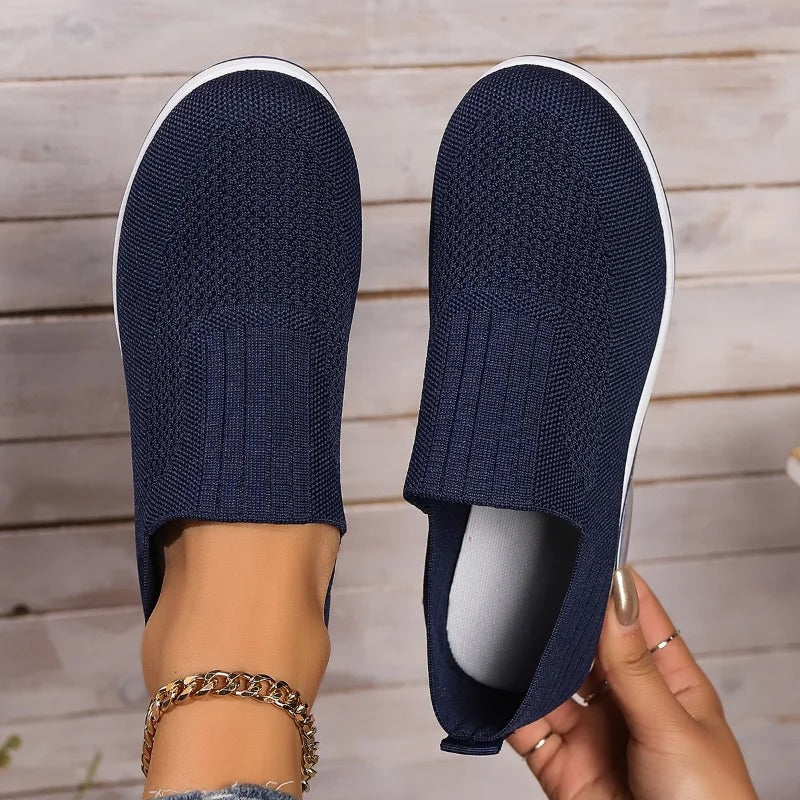 Scarpe ortopediche da donna Valeria indossate durante una passeggiata quotidiana