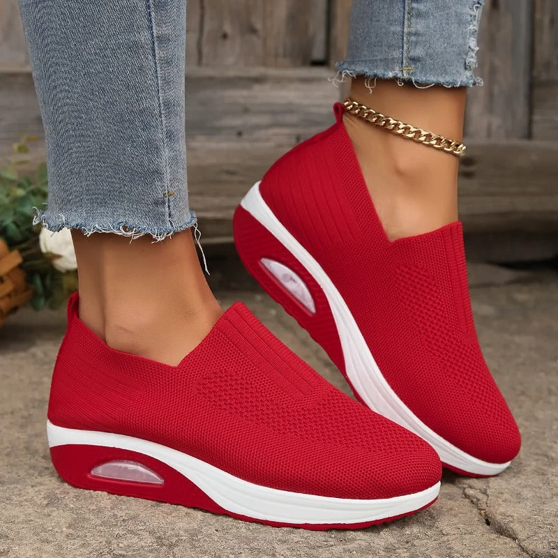Vista dall'alto delle scarpe ortopediche Valeria con design moderno ed elegante