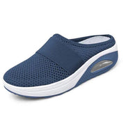 Scarpe ortopediche donna con zeppa indossate – comfort quotidiano