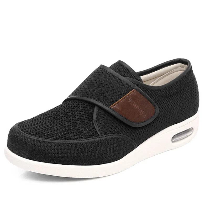Dettaglio tomaia larga e profonda per soletta rimovibile scarpe ortopediche