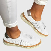 Lena slip-on ortopediche indossate di lato, comfort e stile