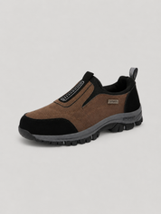 Scarpe slip-on uomo viste di lato con linguetta posteriore ergonomica