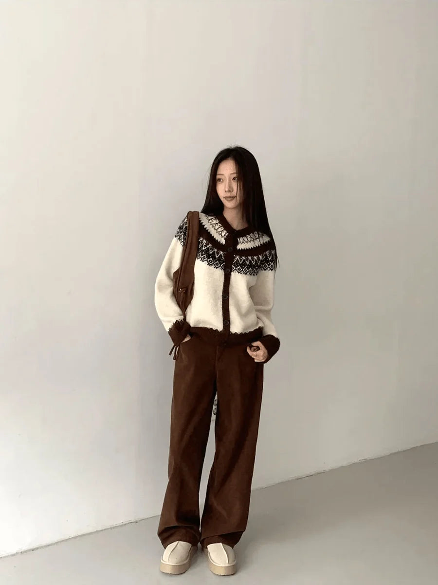 Dettaglio maniche raglan cardigan jacquard donna in lana beige