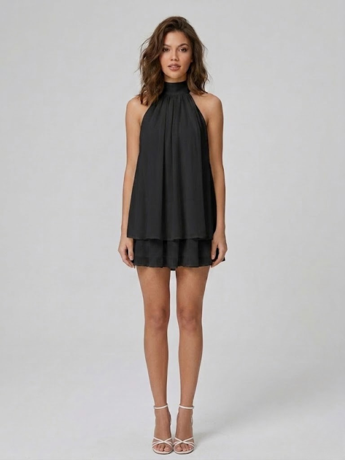 Vista laterale mini dress donna marrone con volant dinamici