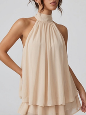 Dettaglio collo halter alto mini dress donna schiena scoperta