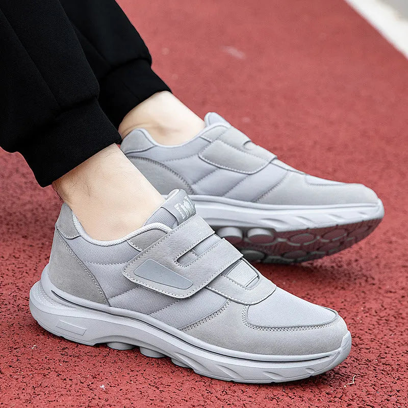 Velara scarpa ortopedica donna indossata in contesto urbano