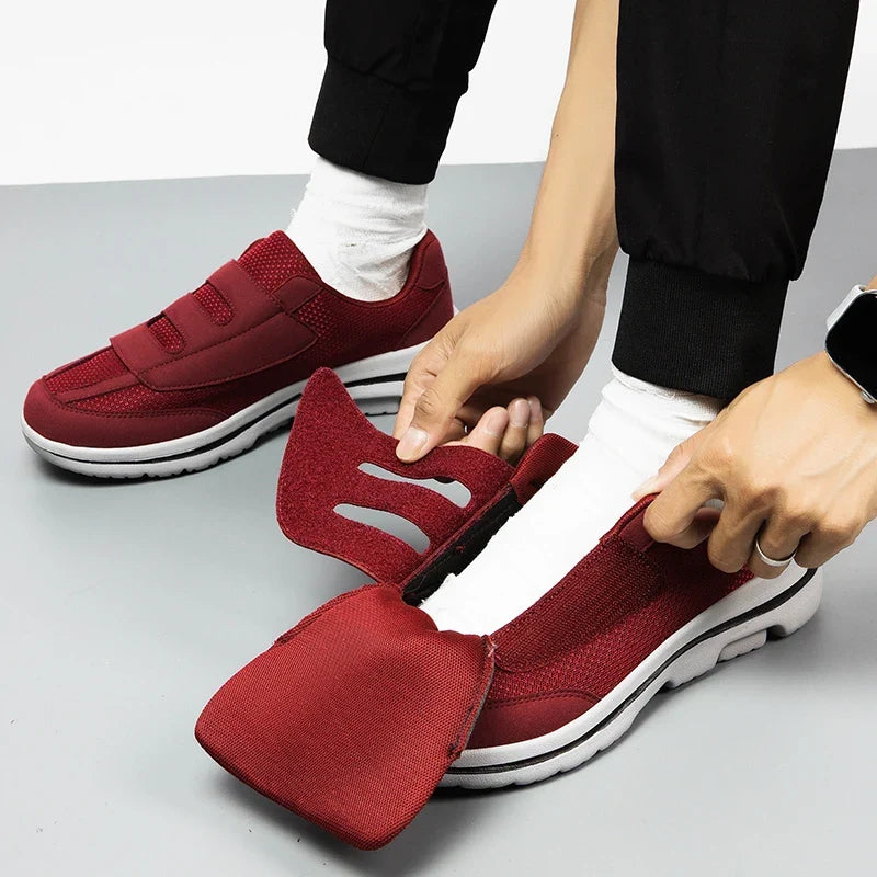 Vista posteriore della sneaker ortopedica unisex con suola leggera