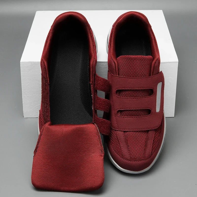 Confronto tra tomaia aperta e chiusa della sneaker ortopedica velcro
