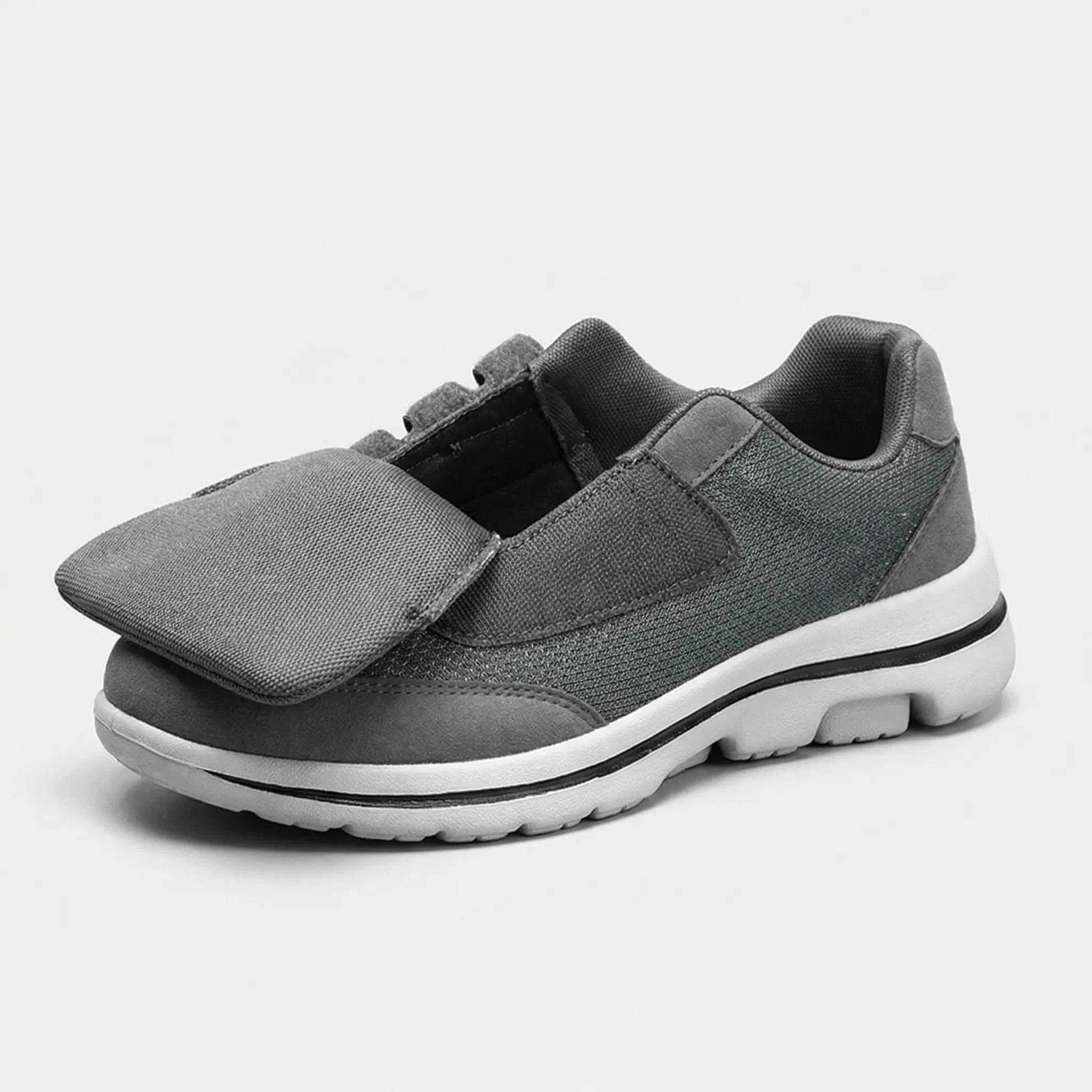 Sneaker ortopedica nera con tomaia in mesh e chiusura velcro