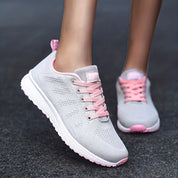 Sneaker ortopedici unisex Arion indossati durante l'uso quotidiano