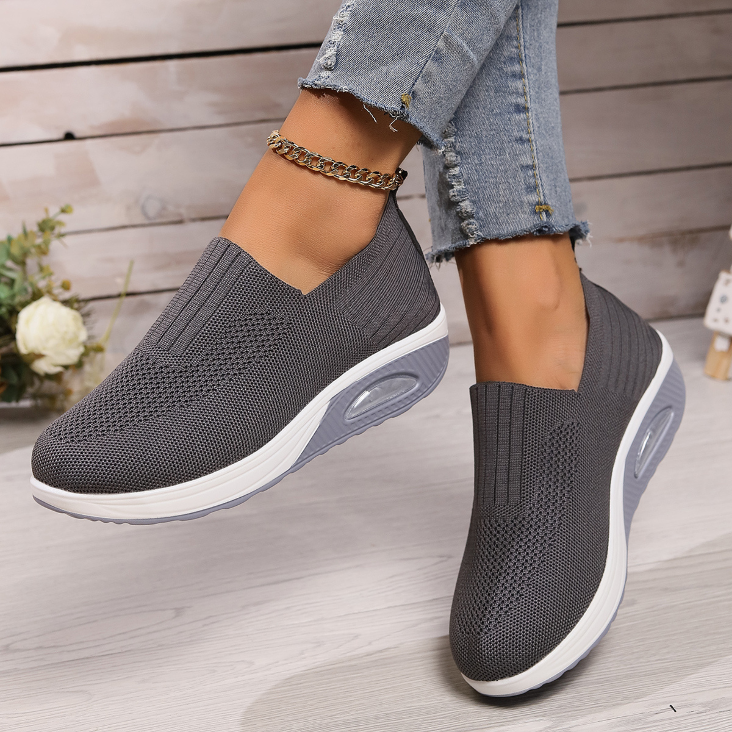 Sneakers donna slip-on in maglia – vista dall'alto con design moderno