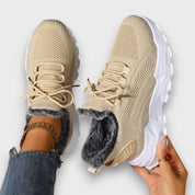 Sneakers invernali casual da donna in colore nero con suola antiscivolo