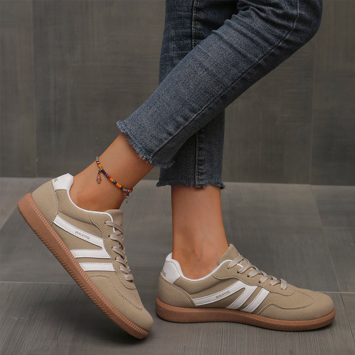 Sneakers ortopediche nere donna vista dall'alto tomaia traspirante