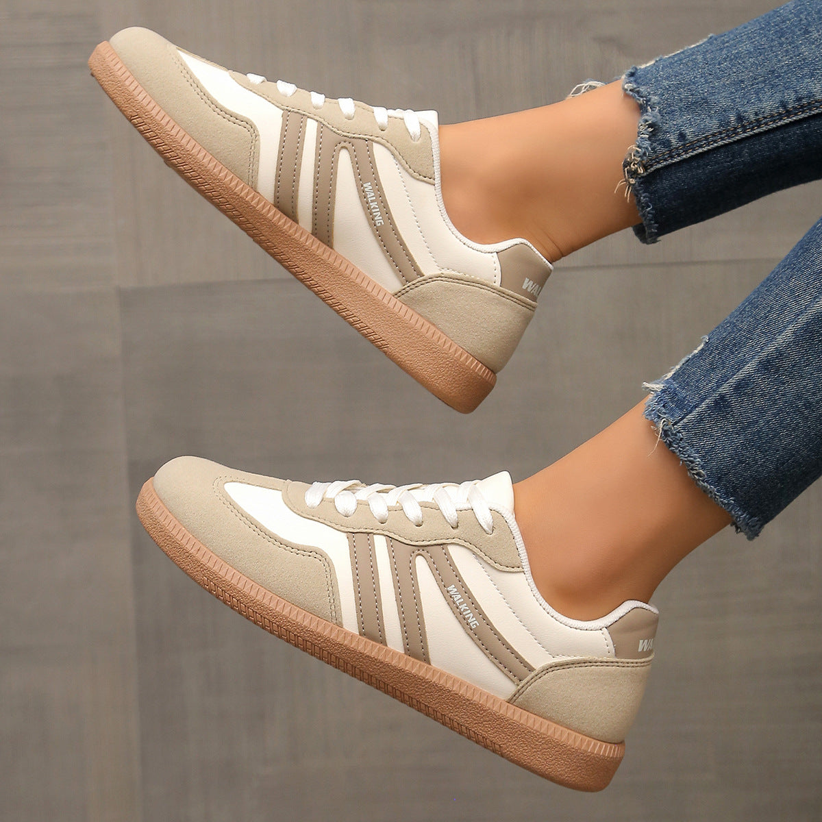 Dettaglio soletta sagomata ammortizzante sneakers ortopediche donna