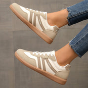 Dettaglio soletta sagomata ammortizzante sneakers ortopediche donna
