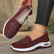Scarpe slip-on Stella indossate durante una camminata quotidiana