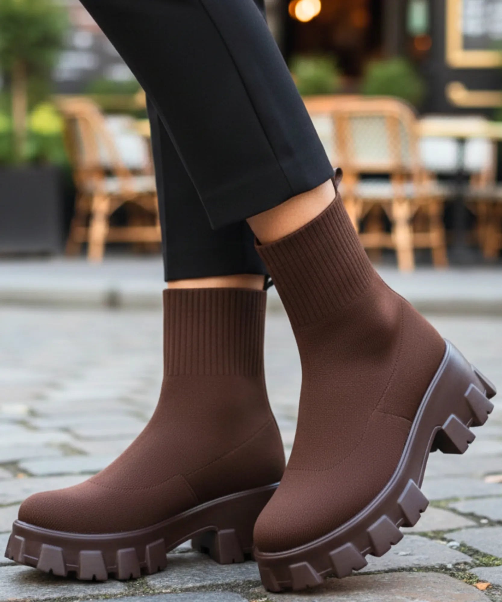 Stivale sock boot donna in maglia elastica con suola lug chunky color cioccolato