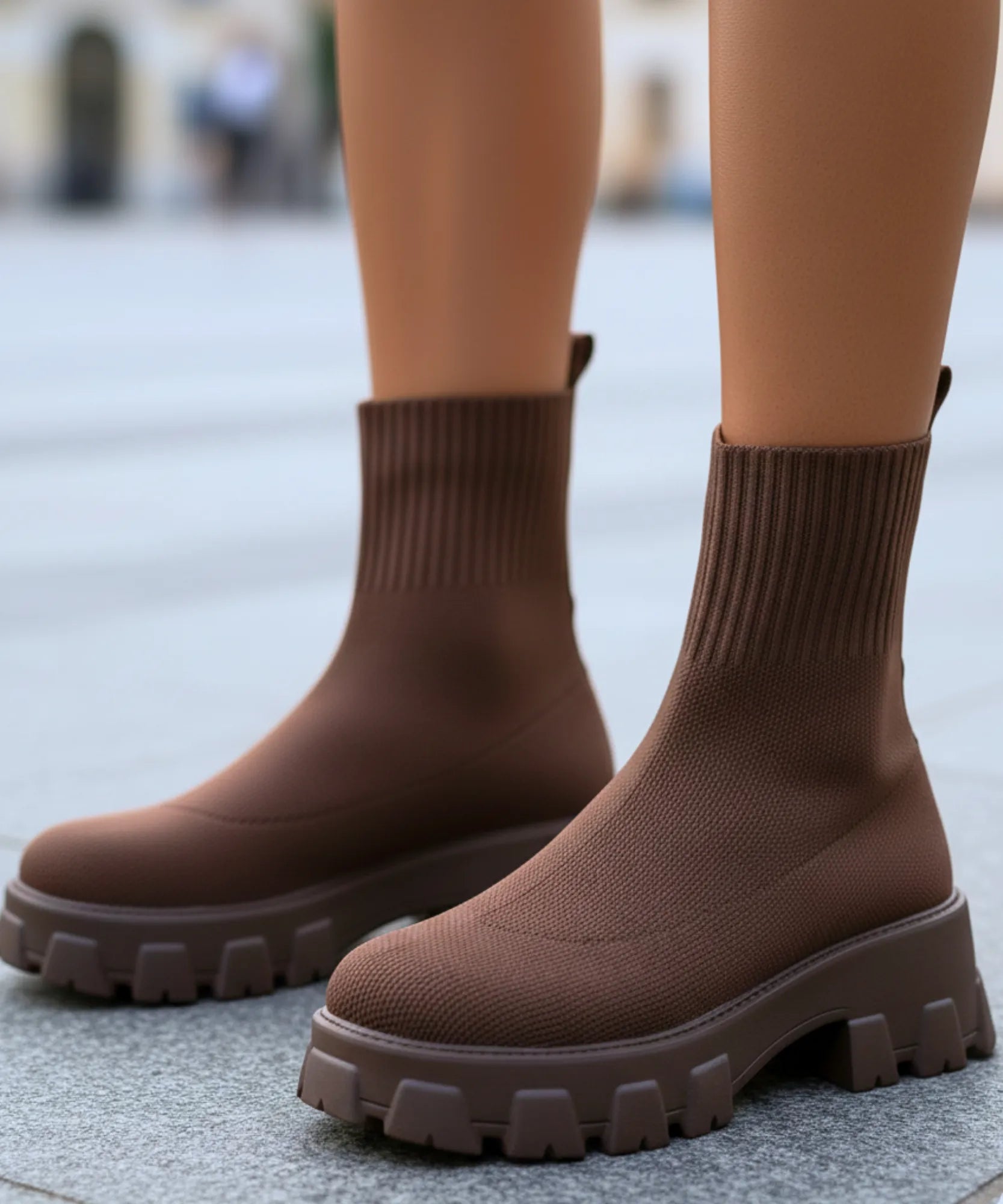 Stivale donna in maglia leggera con suola lug chunky, look everyday