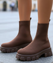 Stivale donna in maglia leggera con suola lug chunky, look everyday