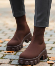 Cinque colorazioni del stivale sock boot donna: cioccolato, nero, avorio, verde, bianco