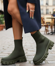 Stivale slip-on donna in maglia aderente con suola lug in gomma nera