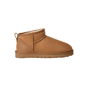 Coppia di stivali sheepskin donna castagno e sabbia a confronto