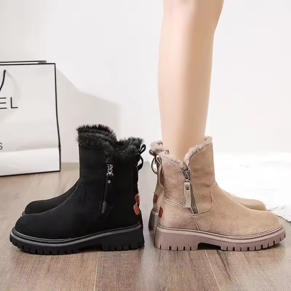Stivali invernali impermeabili da donna in colore beige su sfondo neutro