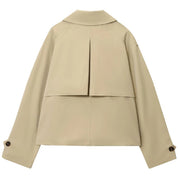 Dettaglio maniche lunghe e rifiniture del trench coat donna kaki Arianna