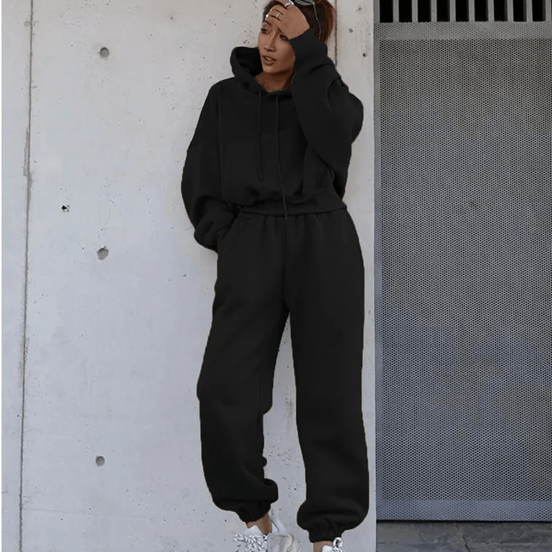 Vista posteriore della tuta jogging donna in cotone con pantalone coordinato
