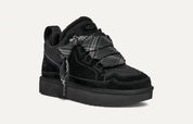 UGG Lowmel Sneaker nera con tomaia in scamosciato morbido, vista posteriore