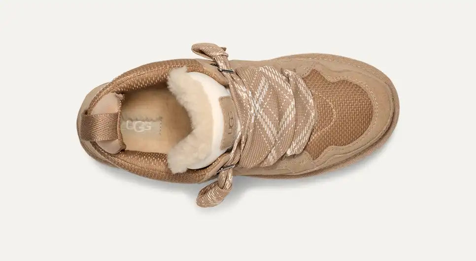 UGG Lowmel Sneaker nera con dettaglio lacci piatti bicolore oversize