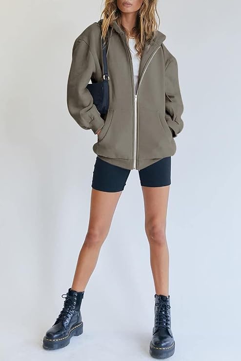 Dettaglio zip frontale della felpa oversize Virelle da donna